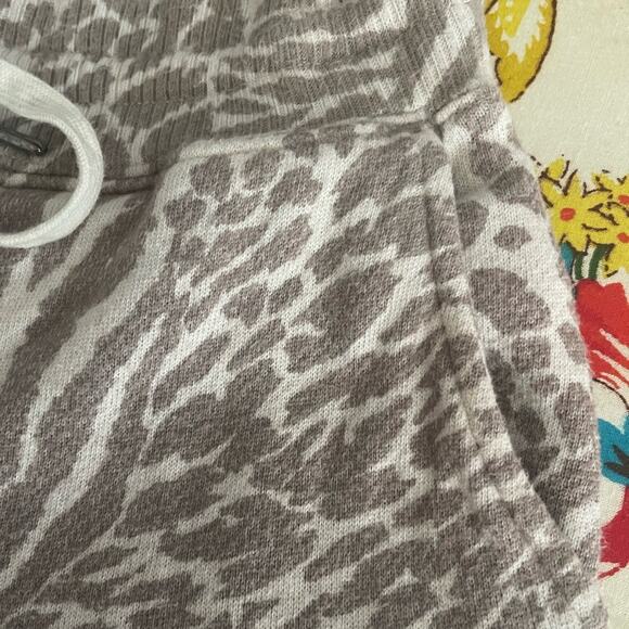 Rails Natural Animal Spots Crean/Tan Joggers - Picture 8 of 10